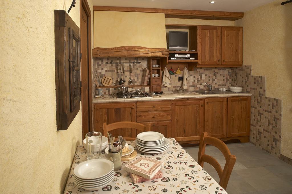 Residence Lo Peyo Champoluc Zimmer foto